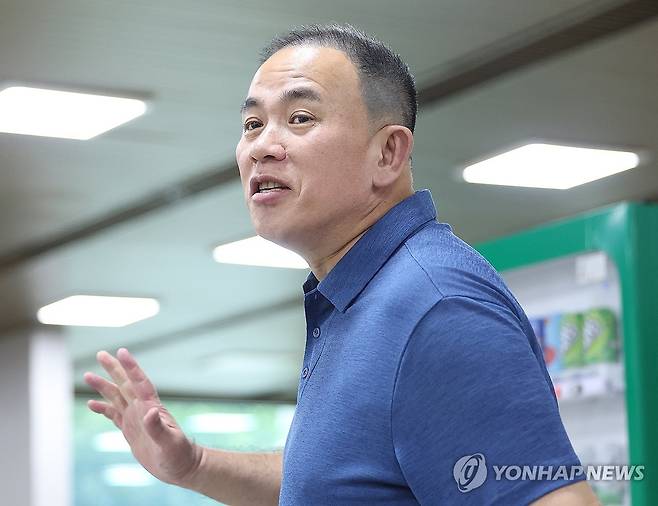 명태균, 증인 출석 자료사진 (서울=연합뉴스) 이지은 기자 = 정치 브로커 명태균씨가 28일 서울 서초구 서울고법에서 열린 오세훈 서울시장의 정치자금법 위반 혐의 2심 속행공판에 증인으로 출석하고 있다. 2026.8.28 jieunlee@yna.co.kr