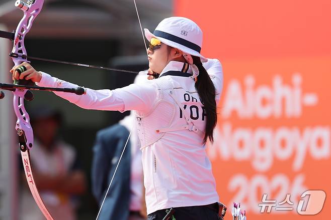 대한민국 오예진이 3일 일본 오카자키 중앙종합공원 다목적광장에서 열린 2026 아이치·나고야 아시안게임 양궁 리커브 여자 개인전 결승, 인도 쿰쿰 아닐 모호드와의 경기에서 활시위를 당기고 있다. 2026.10.3 ⓒ 뉴스1 김도우 기자