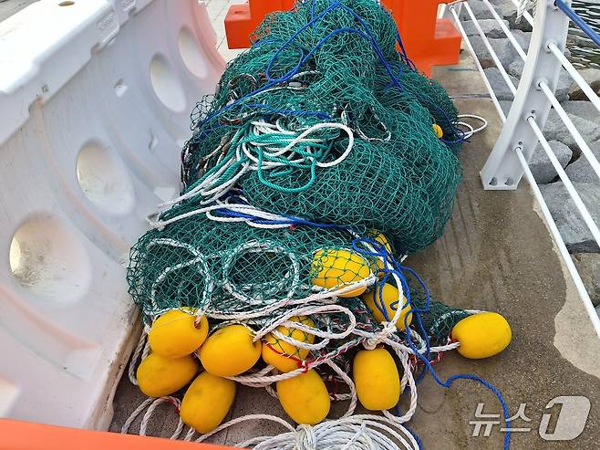 부캉이 구조 작전이 두 차례 실패하자 부산시가 3일 오후 그물을 철거했다. 2026.10.3 뉴스1 ⓒ News1 임순택 기자