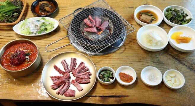 '동네한바퀴' 한우 물회·초밥 식당