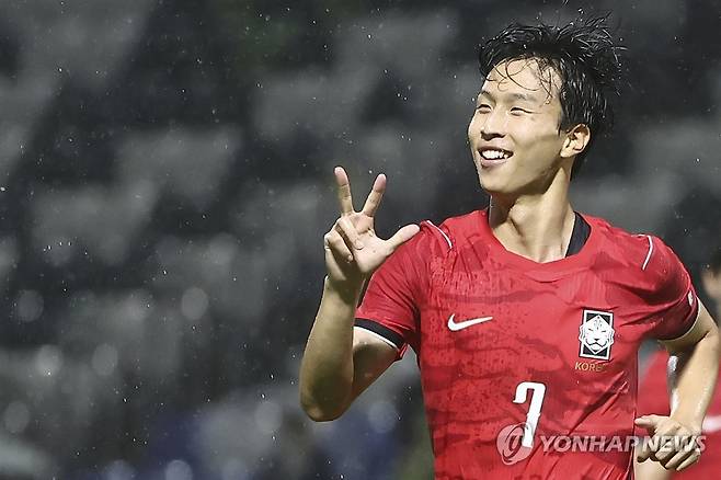 엄지성 '전반전에 세골 넣었어요' (나고야=연합뉴스) 윤동진 기자 = 15일 일본 나고야 미즈호 공원 럭비경기장에서 열린 2026 아이치·나고야 아시안게임 남자 축구 D조 1차전 대한민국 대 카타르의 경기. 한국 엄지성이 해트트릭을 한 뒤 기뻐하고 있다. 2026.9.15 mon@yna.co.kr