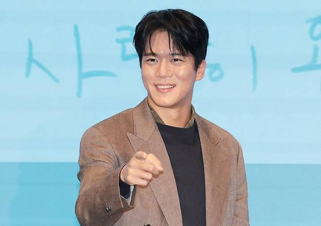 배우 하석진이 22일 서울 구로구 신도림 디큐브시티 더세인트에서 열린 KBS 2TV 새 주말드라마 ‘사랑이 온다’(극본 이경희/연출 홍석구) 제작발표회에 참석해 포즈를 취하고 있다.사진=뉴스1