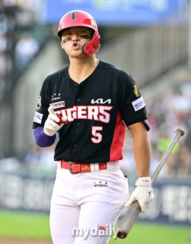 2026년 6월 26일 오후 서울 잠실구장에서 열린 '2026 신한 SOL KBO리그' KIA 타이거즈와 두산 베어스 경기. KIA 김도영이 1회초 2사 후 타격을 준비하고 있다./마이데일리