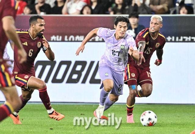 2일 오후 울산광역시 남구 문수월드컵경기장에서 진행된 축구 국가대표팀 친선경기 베네수엘라와의 경기.축구대표팀 김민수가 돌파를 시도하고 있다./마이데일리 DB