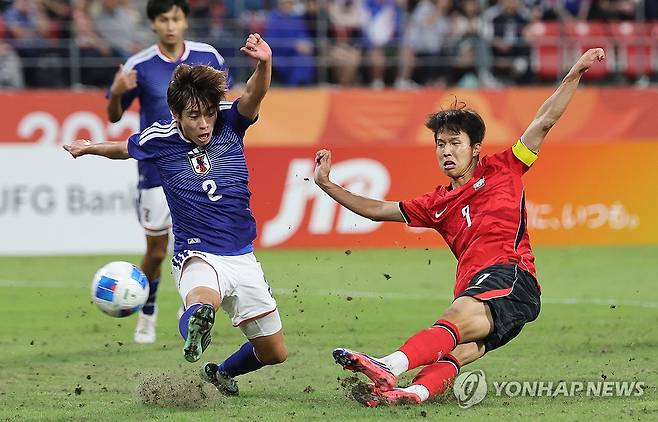 득점왕 엄지성의 골든골 (도요타[일본]=연합뉴스) 임화영 기자 = 3일 일본 아이치현 도요타 스타디움에서 열린 2026 아이치·나고야 아시안게임 남자 축구 대한민국과 일본의 결승.
    한국 엄지성이 선제골을 넣고 있다. 2026.10.3 hwayoung7@yna.co.kr