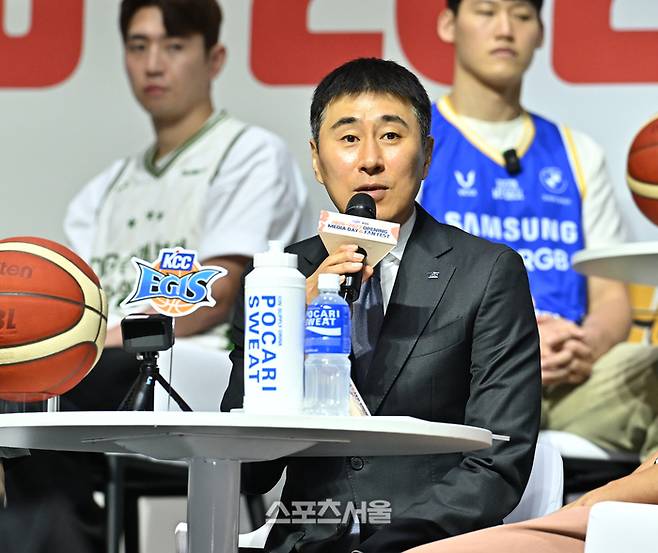 KCC 이상민 감독이 29일 서울 용산구 블루스퀘어에서 열린 2026~2027 프로농구 개막 미디어데이에서 질문에 답하고 있다. 사진 | 최승섭 기자 thunder@sportsseoul.com