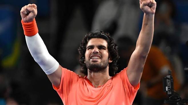 카를로스 알카라스가 5일 도쿄 ATP 500 단식 결승에 오른 뒤 환호하고 있다. ATP 투어