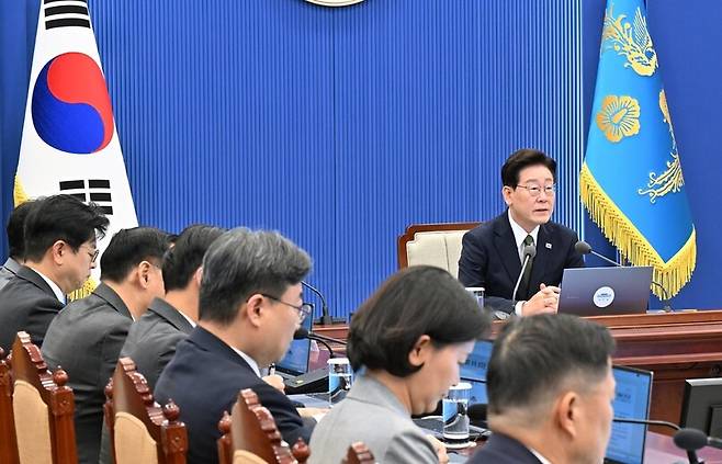 이재명 대통령이 지난 1일 청와대에서 열린 수석보좌관회의에서 발언하고 있다. 청와대사진기자단