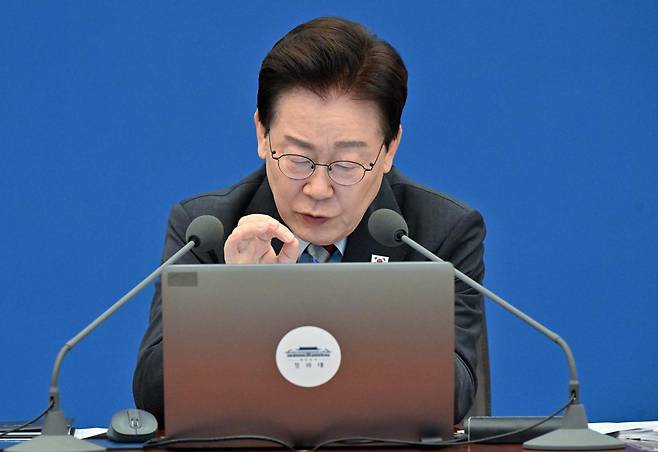 이재명 대통령이 지난달 29일 청와대에서 열린 국무회의에서 발언하고 있다. 왕태석 선임기자