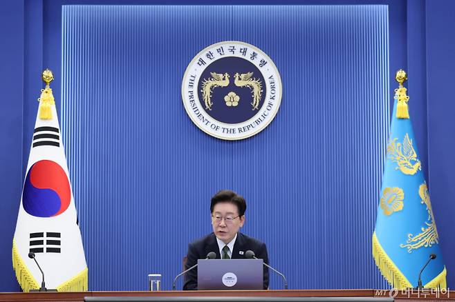 [서울=뉴시스] 조성봉 기자= 이재명 대통령이 1일 청와대에서 열린 수석보좌관회의에서 발언하고 있다. (청와대통신사진기자단) 2026.10.01. suncho21@newsis.com /사진=