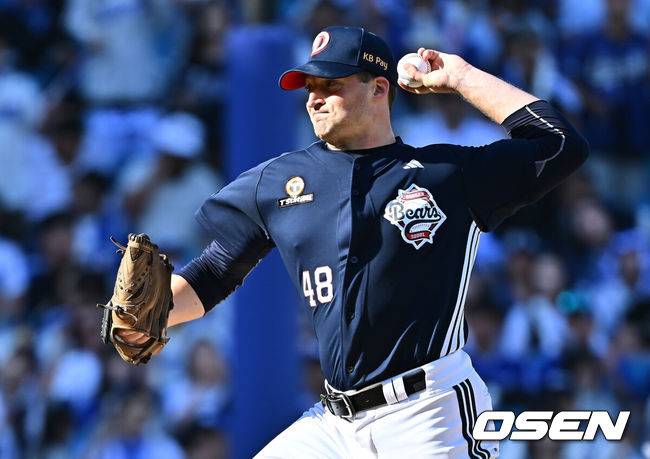[OSEN=대구, 이석우 기자] 4일 대구삼성라이온즈파크에서 2026 신한 SOL KBO 리그 삼성 라이온즈와 두산 베어스의 경기가 열렸다. 홈팀 삼성은 이승현이, 방문팀 두산은 벤자민이 선발 출전했다. 두산 베어스 선발 투수 벤자민이 역투하고 있다. 2026.10.04 / foto0307@osen.co.kr