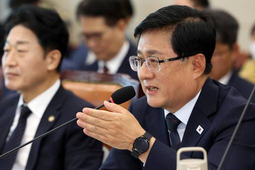 김성환 기후에너지환경부 장관이 6일 서울 여의도 국회에서 열린 기후에너지환경노동위원회의 기후에너지환경부에 대한 국정감사에서 자료제출 관련 답변을 하고 있다. /뉴시스