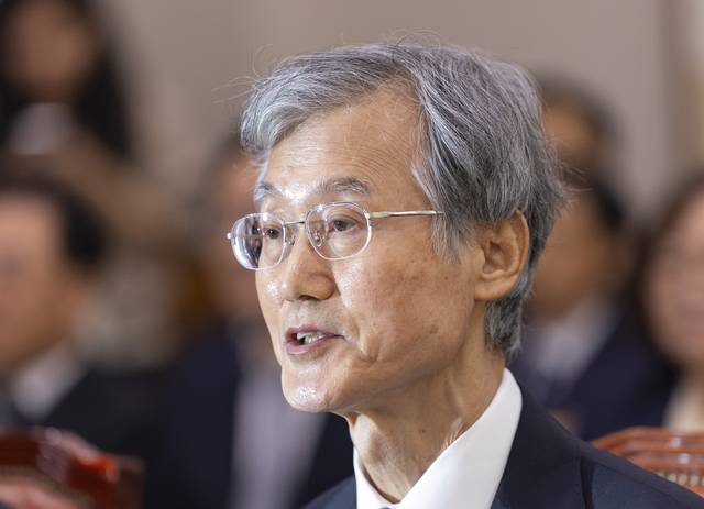 조희대 대법원장이 6일 국회 법제사법위원회에서 열린 대법원 등에 대한 국정감사에 출석해 대법관 재제청과 관련한 입장을 말하고 있다. [연합뉴스]