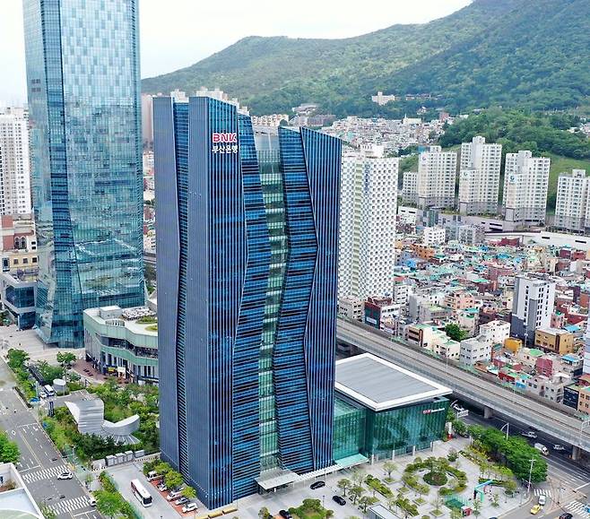 BNK부산은행 본점 전경. 부산은행 제공