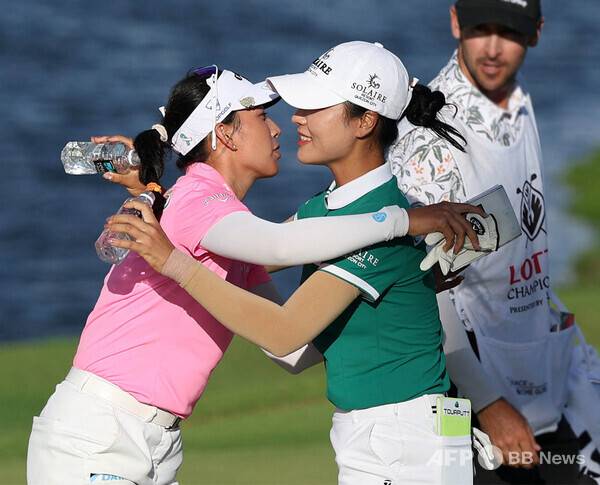 2026년 미국여자프로골프(LPGA) 투어 롯데 챔피언십에서 태국의 지노 티띠꾼과 우승 경쟁을 벌인 윤이나 프로가 최종라운드에서 경기하는 모습이다. 사진제공=ⓒAFPBBNews = News1 (사진을 무단으로 사용하지 마십시오.)