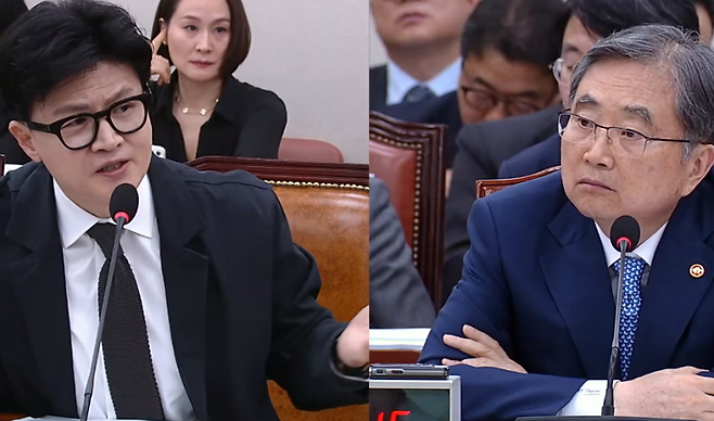 한동훈 무소속 의원과 조현 외교부 장관이 오늘(6일) 국회 외교통일위원회의 외교부 국정감사에서 질의와 답변을 주고받고 있다. (국회방송 캡처)
