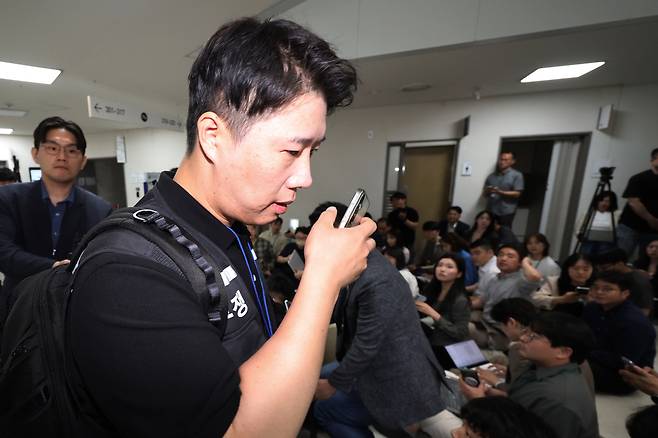 삼성전자 노사 협상 결렬, 협상장 떠나는 최승호 위원장. 뉴시스