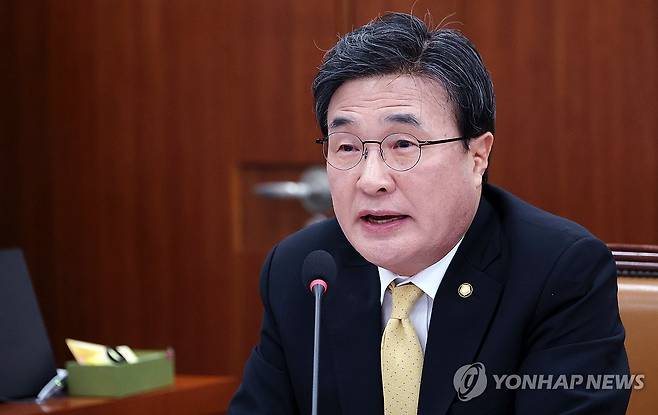 인사말 하는 김대식 국회 외통위 야당 간사 (서울=연합뉴스) 이동해 기자 = 국회 외통위 야당 간사인 국민의힘 김대식 의원이 11일 국회에서 열린 외교통일위원회 전체회의에서 인사말하고 있다. 2026.8.11 eastsea@yna.co.kr