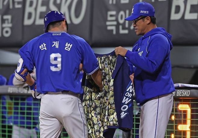 결승 홈런을 때린 삼성 박계범 [삼성 라이온즈 제공. 재판매 및 DB 금지]