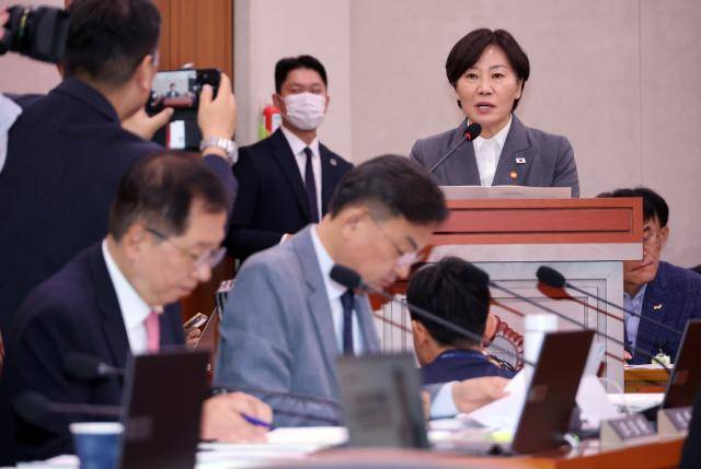 송미령 농림축산식품부 장관이 7일 국회에서 열린 농림축산식품해양수산위원회 국정감사에서 업무보고를 하고 있다.[사진=연합뉴스]