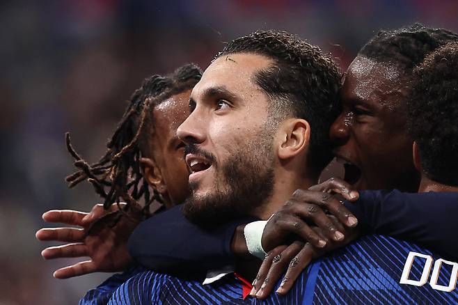 TOPSHOT - France's midfielder #09 Rayan Cherki (C) celebrates with teammates after scoring his team's second goal during the UEFA Nations League Group A1 football match between France and Belgium at the Stade de France in Saint-Denis, north of Paris, on October 5, 2026. (Photo by FRANCK FIFE / AFP)<저작권자(c) 연합뉴스, 무단 전재-재배포, AI 학습 및 활용 금지>