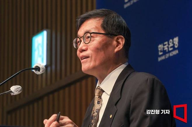 이창용 전 한국은행 총재가 지난 4월10일 서울 중구 한은에서 열린 통화정책방향 기자간담회에서 취재진 질문에 답하고 있다. 사진공동취재단