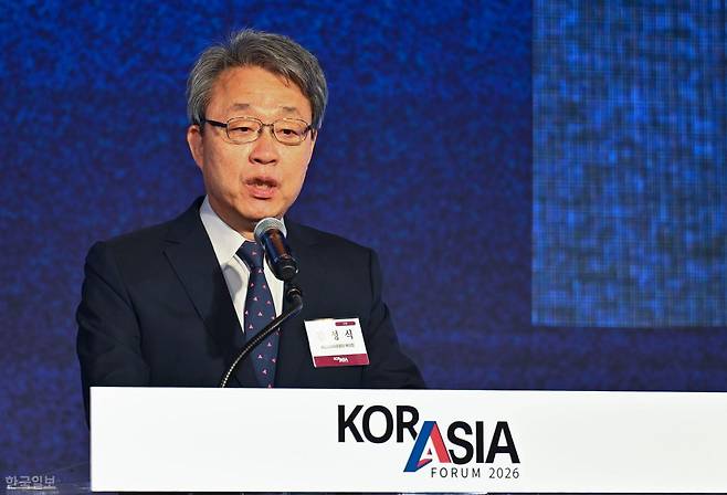 7일 서울 여의도 FKI플라자 그랜드볼룸에서 열린 '2026 코라시아포럼: 세계 안보질서 재편과 K-방산의 미래'에서 김성식 국민경제자문회의 부의장이 축사를 하고 있다. 강예진 기자