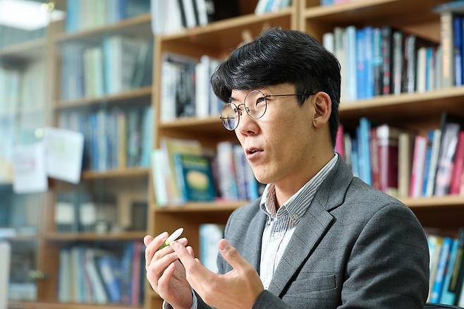 유제광 동국대 체육교육과 교수가 뇌와 신체를 가장 건강하게 연결하기 위한 인지과학적 조언 등에 대해 중앙일보와 인터뷰하고 있다. 우상조 기자