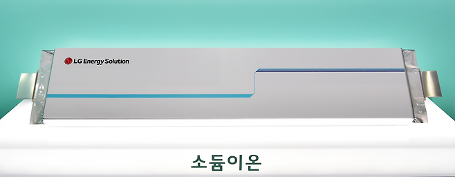 LG에너지솔루션이 지난 3월 서울 코엑스에서 전시한 소듐이온배터리(SIB)의 모습. LG에너지솔루션 제공