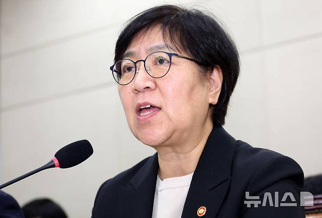 [서울=뉴시스] 조성우 기자 = 정은경 보건복지부 장관이 7일 서울 여의도 국회에서 열린 보건복지위원회의 보건복지부와 질병관리청에 대한 국정감사에서 의원 질의에 답변하고 있다. 2026.10.07. xconfind@newsis.com