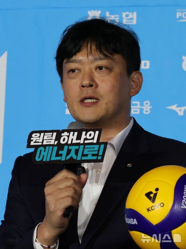 이영택 GS칼텍스 감독이 7일 미디어데이에서 출사표를 말하고 있다. /사진=뉴시스