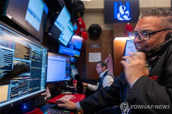 미국 뉴욕증권거래소(NYSE) 트레이더 [AFP=연합뉴스 자료사진. 재판매 및 DB 금지]