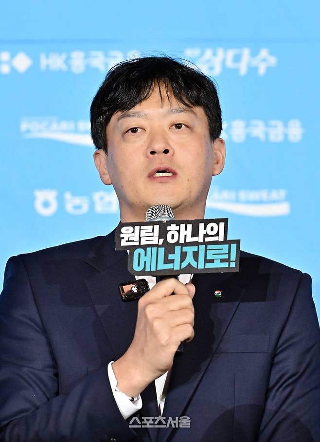GS칼텍스 이영택 감독이 7일 서울 강남구 호텔 리베라 청담에서 진행된 2026-2027시즌 프로배구 여자부 미디어데이 행사에서 출사표를 밝히고 있다. 2026. 10. 7.  박진업 기자 upandup@sportsseoul.com