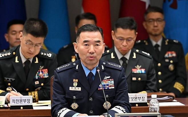 진영승 합동참모본부 의장이 8일 서울 용산구 국방부에서 열린 국회 국방위원회의 합동참모본부에 대한 국정감사에서 의원 질의에 답하고 있다. 연합뉴스