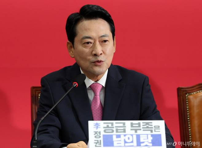 [서울=뉴시스] 고범준 기자 = 장동혁 국민의힘 대표가 8일 서울 여의도 국회에서 열린 최고위원회의에서 발언하고 있다. 2026.10.08. bjko@newsis.com /사진=고범준
