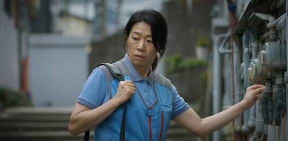 배우 염혜란 얼굴을 무단 사용한 AI 영화 '검침원' [사진출처=온라인 커뮤니티 갈무리]