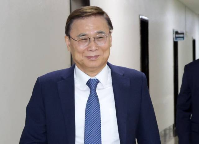 ▲이종석 국가정보원장이 9월 30일 국회 정보위 전체회의를 마친 뒤 회의장을 나서고 있다. ⓒ연합뉴스
