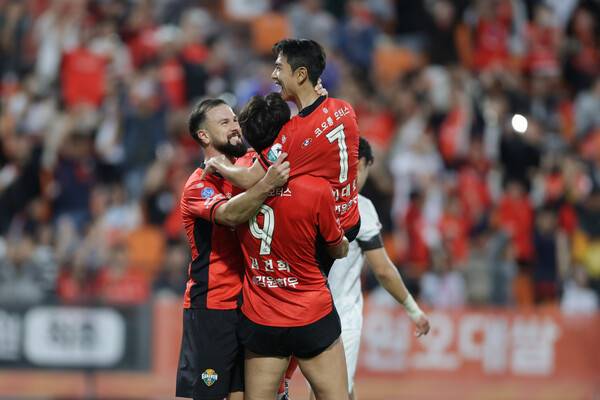 9일 강릉 하이원 경기장에서 열린 프로축구 K리그1 강원 FC와 부천 FC의 경기 장면. 한국프로축구연맹 제공