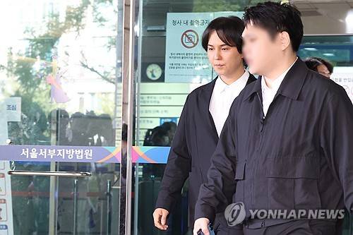 송민호 1심서 징역 1년·집행유예 2년 [연합뉴스 자료사진]