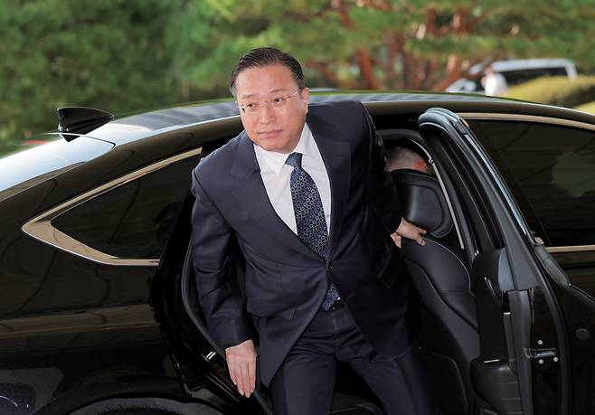 공석인 검찰총장 직무대행을 맡게 된 이정현 신임 대검찰청 차장이 9월23일 서울 서초구 대검찰청에 출근하고 있다.