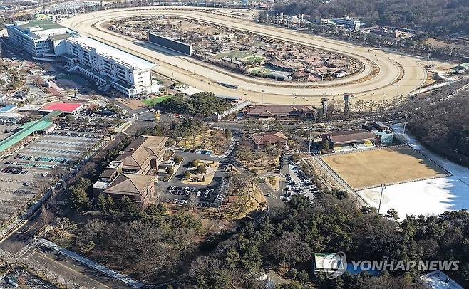 정부, 도심 주택공급 확대 방안 공개 (과천=연합뉴스) 김성민 기자 = 정부가 신규 공공택지를 조성하기로 한 마사회 소유의 경마장(렛츠런파크, 115만㎡) 부지의 모습. 2026.1.29 ksm7976@yna.co.kr