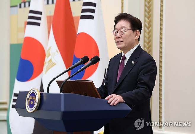 환영사 하는 이재명 대통령 (서울=연합뉴스) 신준희 기자 = 이재명 대통령이 8일 청와대에서 열린 압델 파타 알시시 이집트 대통령 국빈 방한 환영 오찬에서 환영사를 하고 있다. 2026.10.8 hama@yna.co.kr