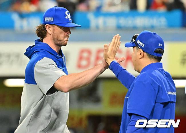 삼성 라이온즈 크리스 페덱과 박진만 감독. /OSEN DB