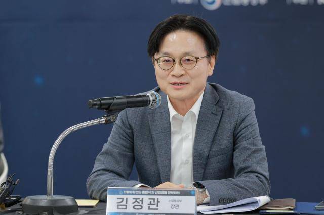 김정관 산업통상부 장관. [사진=유대길 기자 dbeorlf123@ajunews.com]
