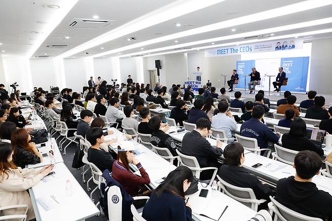 대한건설협회가 지난 8일 오후 연세대학교 연세공학원 대강당(B1)에서‘MEET the CEOs : 연세대 미래건설인 타운홀미팅’을 개최하고 있다. /사진=안윤수기자 ays77@