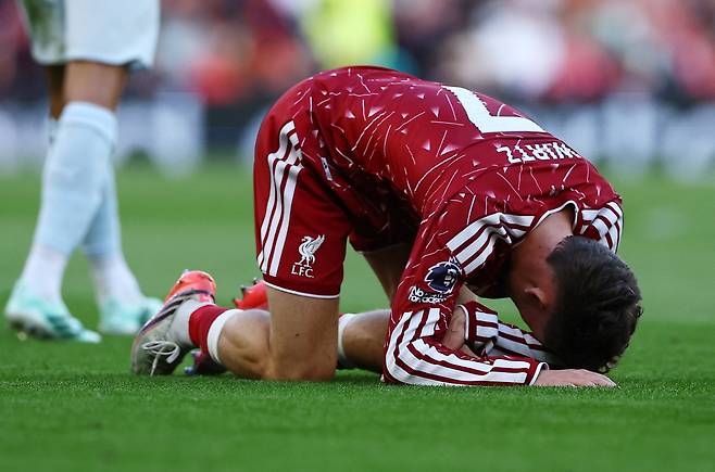 Soccer Football - Premier League - Liverpool v Manchester City - Anfield, Liverpool, Britain - October 11, 2026 Liverpool's Florian Wirtz reacts after sustaining an injury REUTERS/Phil Noble EDITORIAL USE ONLY. NO USE WITH UNAUTHORIZED AUDIO, VIDEO, DATA, FIXTURE LISTS, CLUB/LEAGUE LOGOS OR 'LIVE' SERVICES. ONLINE IN-MATCH USE LIMITED TO 120 IMAGES, NO VIDEO EMULATION. NO USE IN BETTING, GAMES OR SINGLE CLUB/LEAGUE/PLAYER PUBLICATIONS. PLEASE CONTACT YOUR ACCOUNT REPRESENTATIVE FOR FURTHER DETAILS..        <저작권자(c) 연합뉴스, 무단 전재-재배포, AI 학습 및 활용 금지>