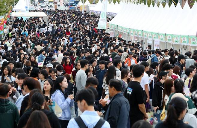 지난해 대전 동구 소제동 카페거리와 대동천 일원에서 열린 2025 대전 빵축제. 대전일보DB