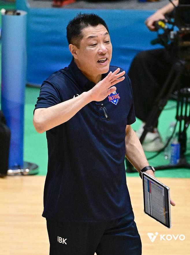 여자배구 IBK기업은행 마나베 마사요시 감독. 사진 한국배구연맹