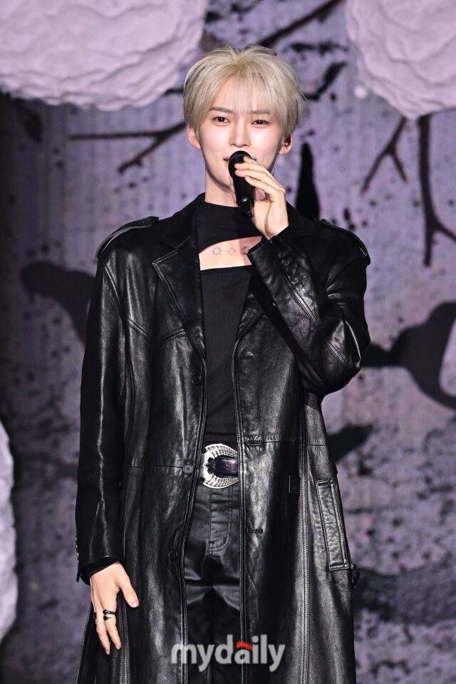 2026년 10월 12일 오후 서울 신수동 레이어스튜디오11에서 진행된 첫 솔로 EP 앨범 'DEAD:ALIVE(데드얼라이브)' 발매 기념 쇼케이스에서 성한빈이 인사말을 하고 있다. / 곽경훈 기자 (kphoto@mydaily.co.kr)