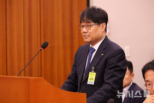 [서울=뉴시스] 김근수 기자 = 이성훈 한국토지주택공사(LH) 사장이 11일 오후 서울 여의도 국회에서 열린 국토교통위원회 제1차 전체회의에 참석해 발언하고 있다. 2026.08.11. ks@newsis.com